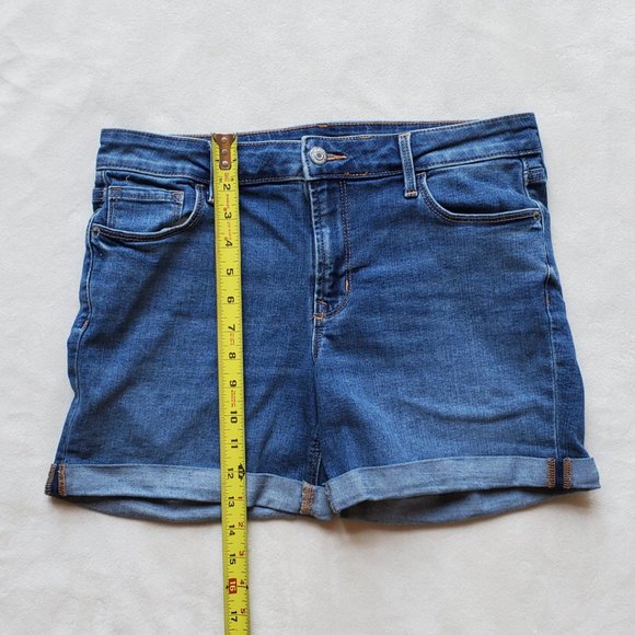 NWOT Old Navy Denim Shorts SIze 6 - Picture 4 of 4